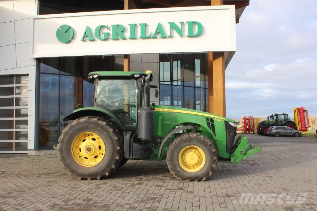 John Deere 8260 R Traktorid