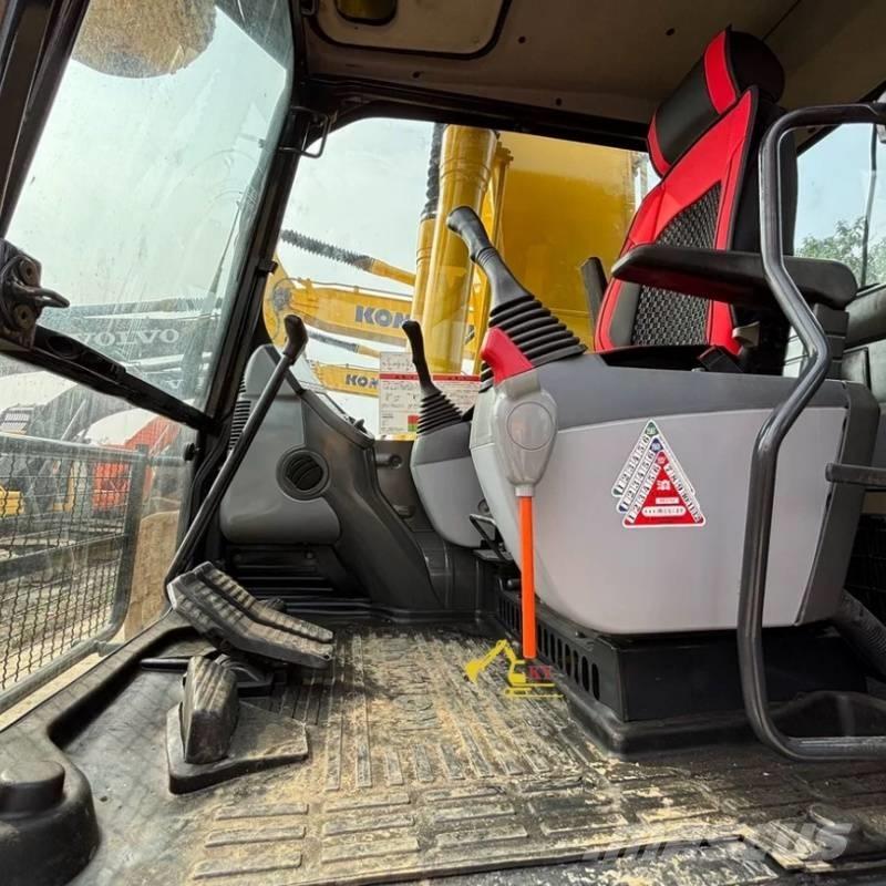 Komatsu PC 220-8 Roomikekskavaatorid