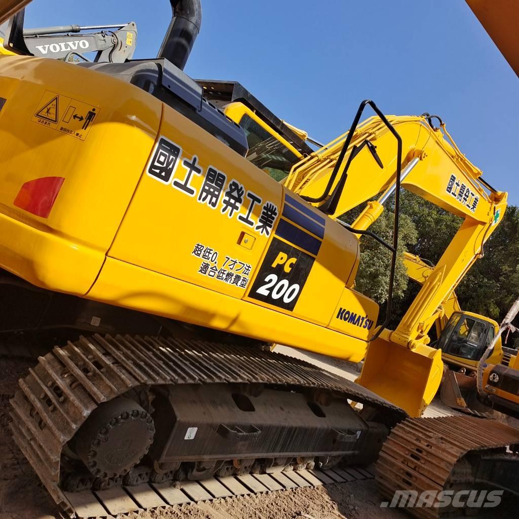 Komatsu PC 200 Roomikekskavaatorid