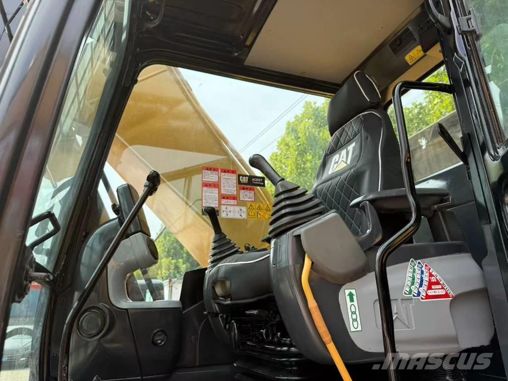 CAT 324 Roomikekskavaatorid