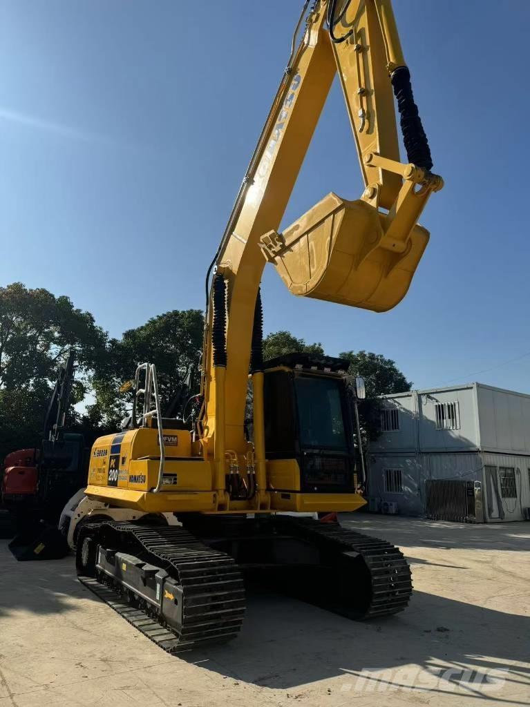 Komatsu PC 200-8 Roomikekskavaatorid