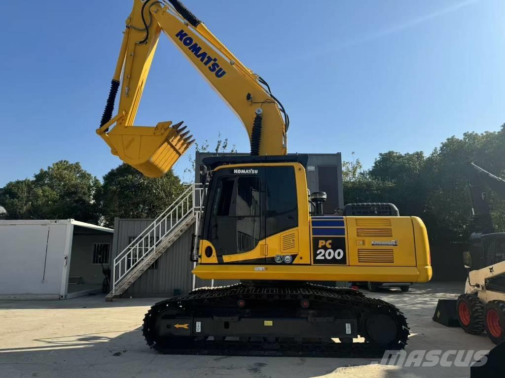 Komatsu PC 200-8 Roomikekskavaatorid