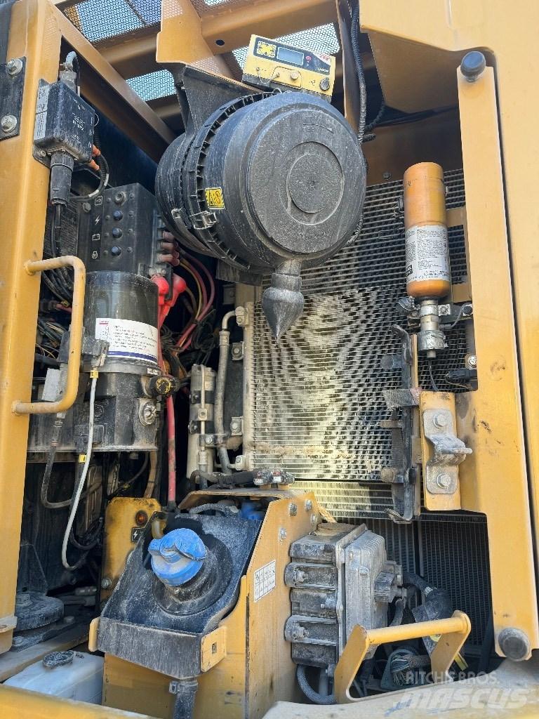 CAT 325 FL CR Roomikekskavaatorid