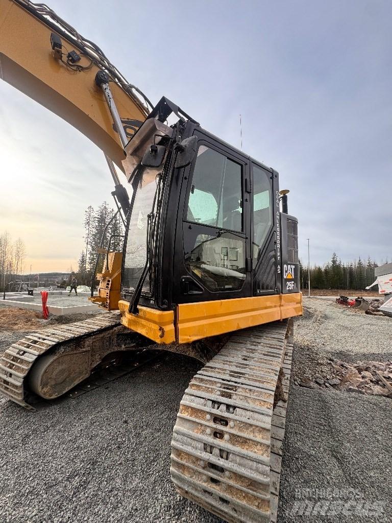 CAT 325 FL CR Roomikekskavaatorid