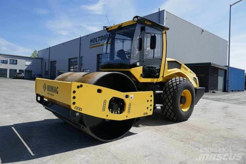 Bomag BW 213 D-5 Pinnasetihendajad