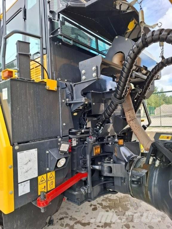 Komatsu HM 300 Liigendraamiga pinnaseveokid
