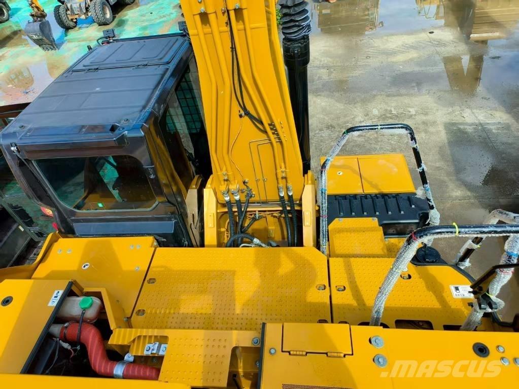 CAT 330 Roomikekskavaatorid