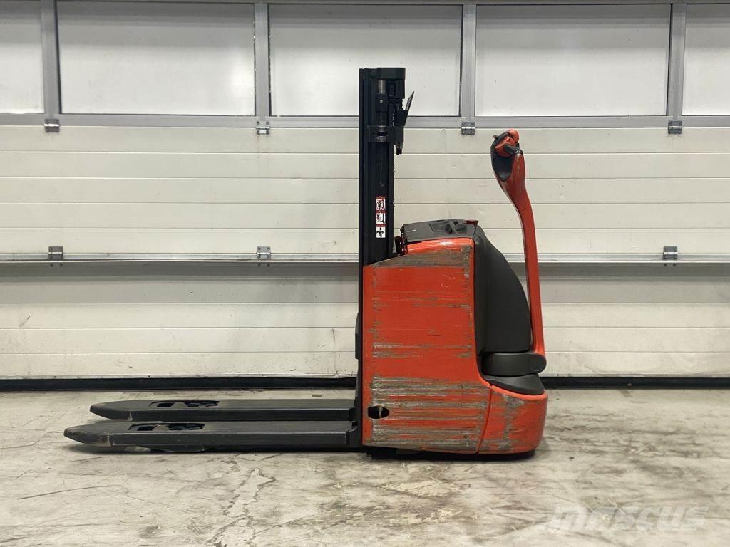 Linde L12 I Järelkäidavad virnastajad