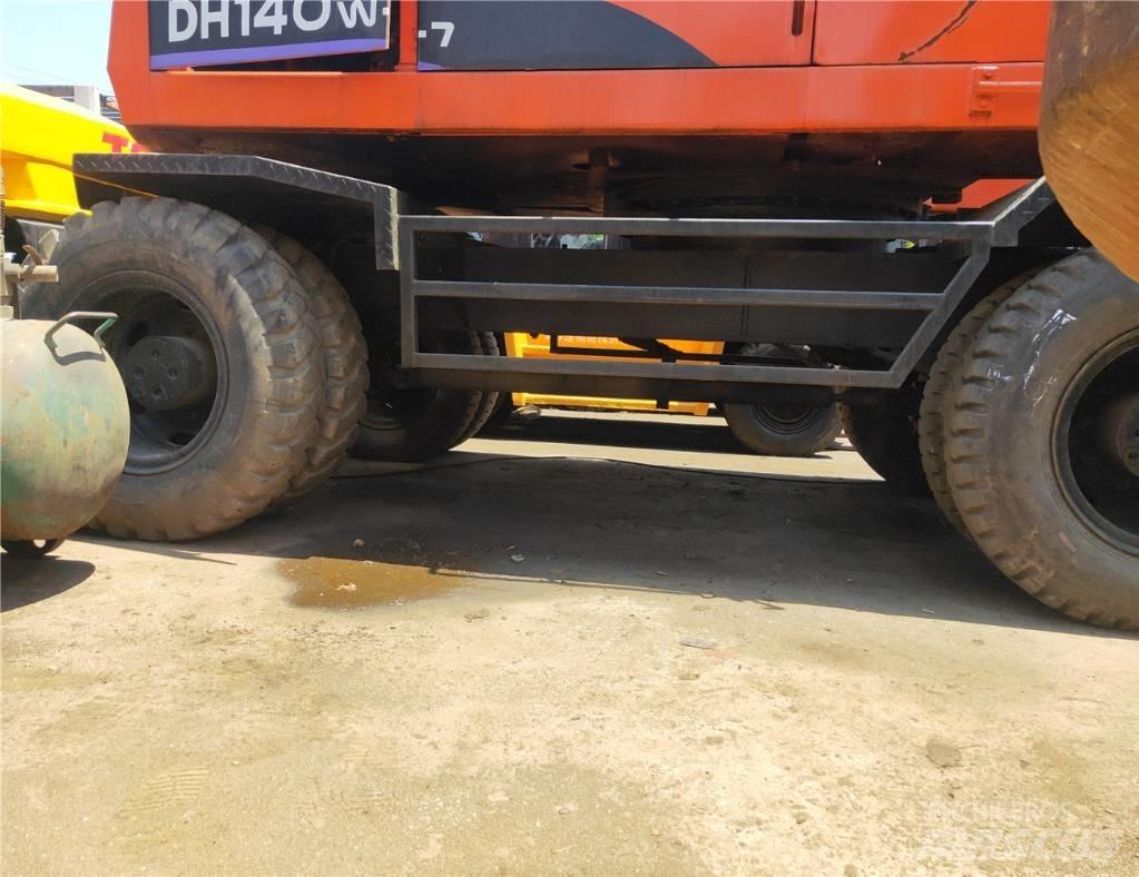 Doosan 140 W Ratasekskavaatorid