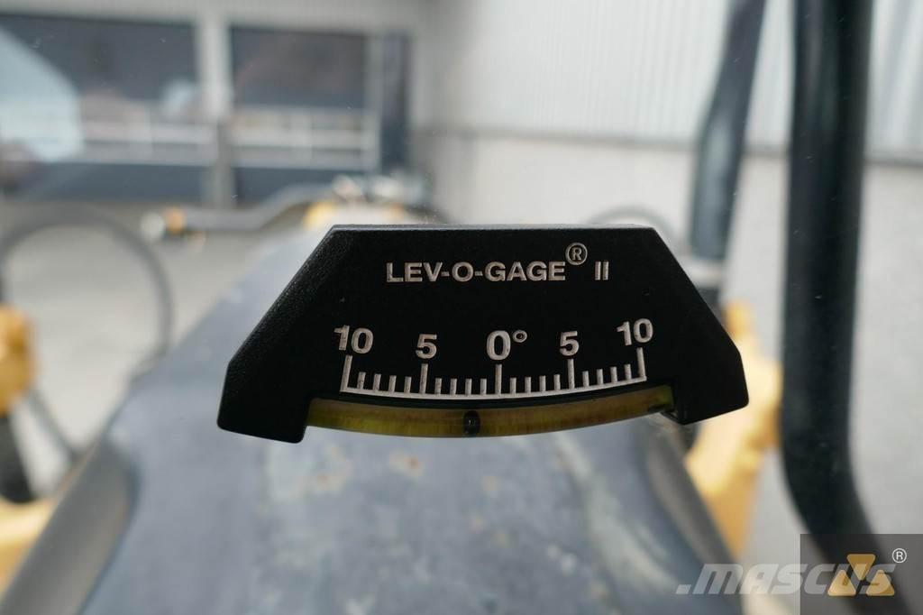 CAT 120M Greiderid