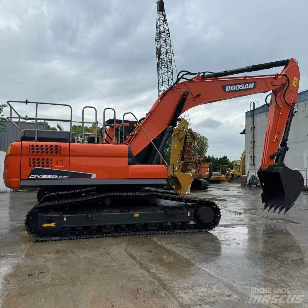 Doosan DX 225 LCA Roomikekskavaatorid
