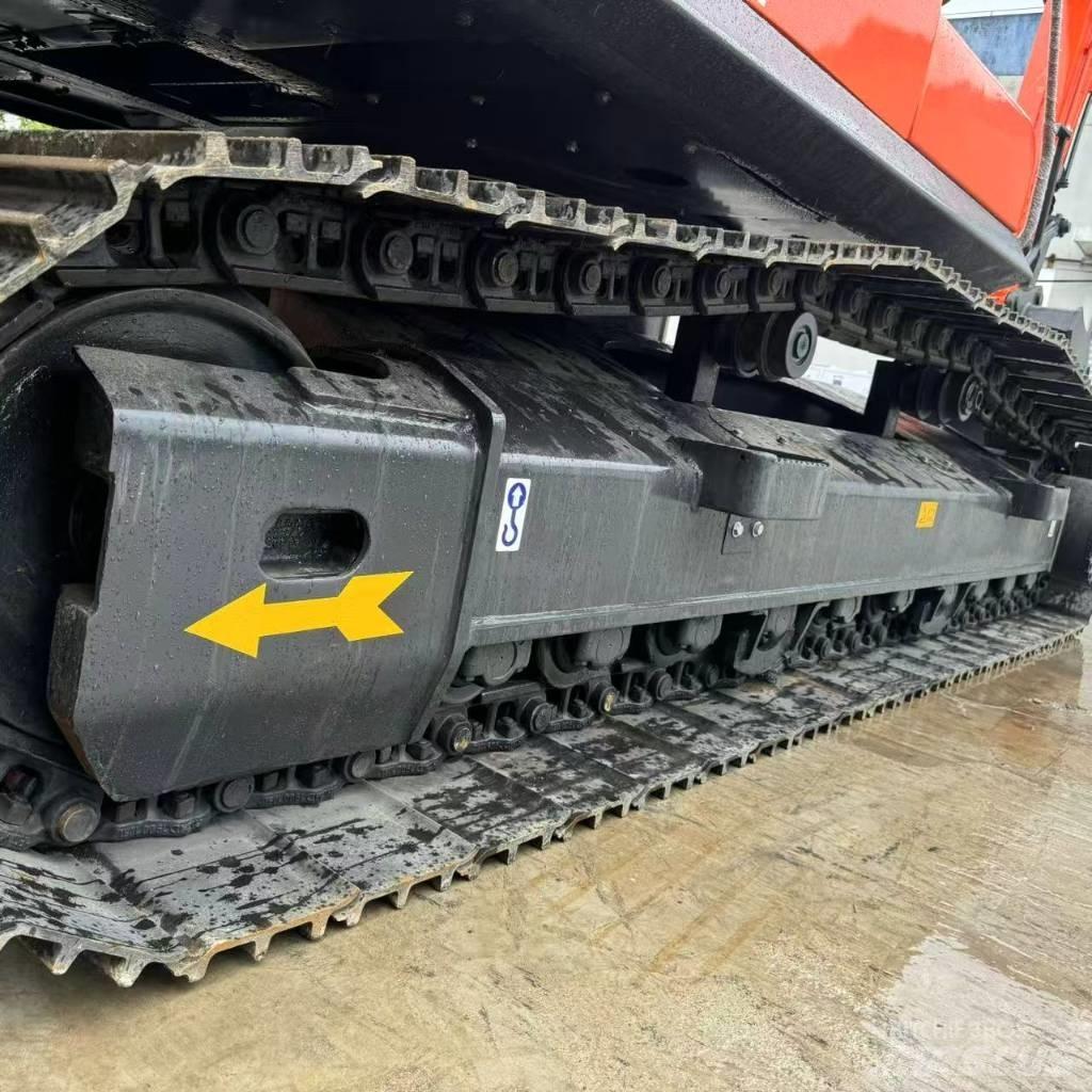 Doosan DX 225 LCA Roomikekskavaatorid