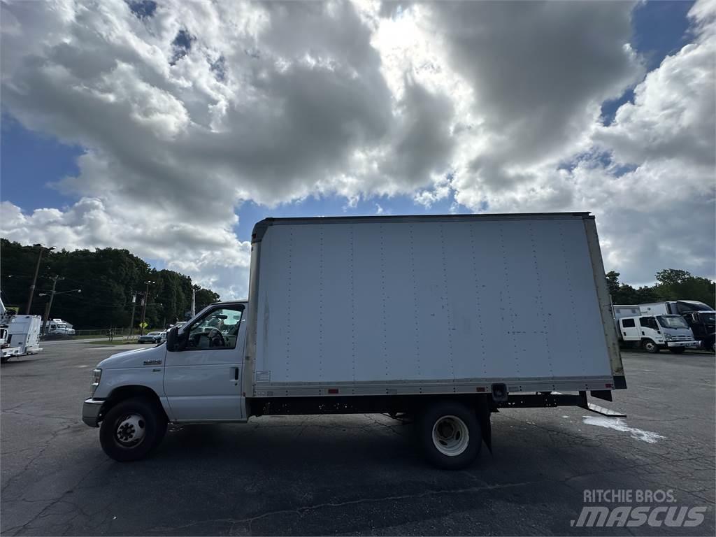 Ford Econoline Furgoonautod