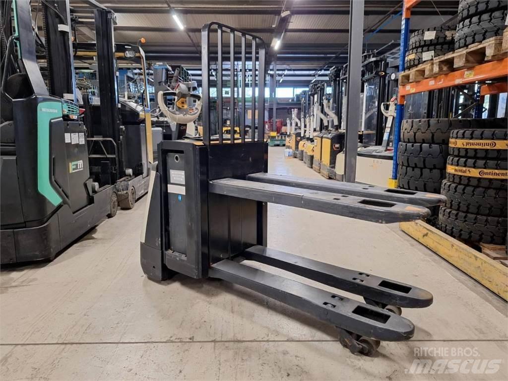 Crown WP3080 Järelkäidavad virnastajad
