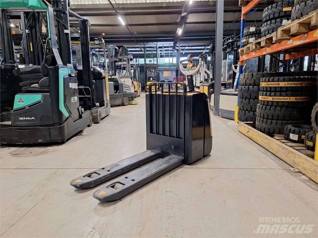 Crown WP3080 Järelkäidavad virnastajad
