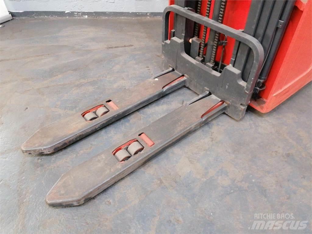 Fenwick L12 Platvormiga virnastajad