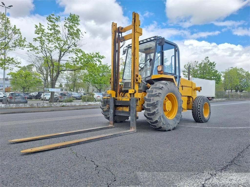 JCB 930-2 Maastikutõstukid