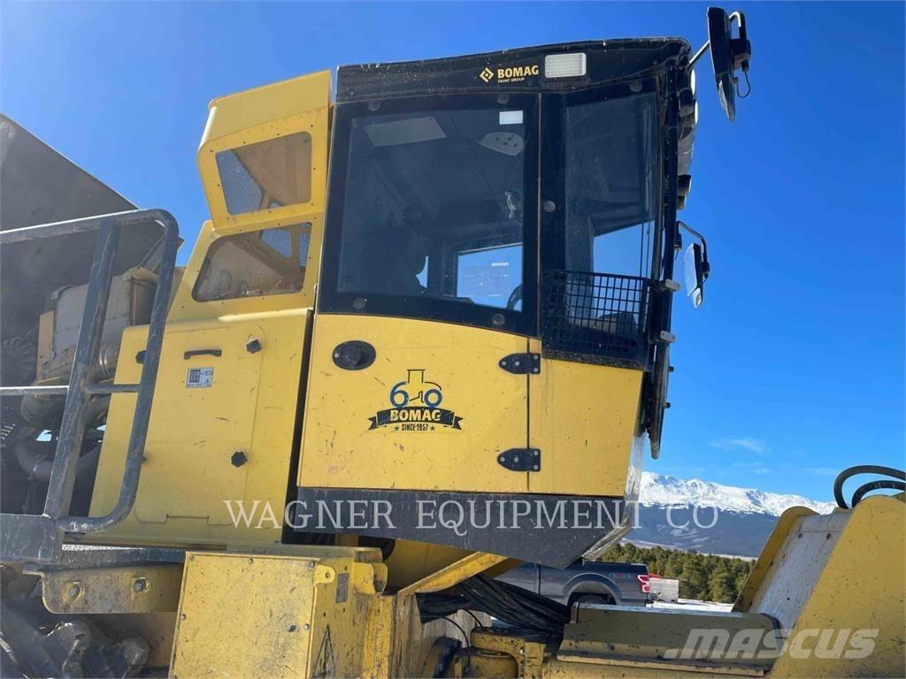 Bomag BC573RB-4 Pinnasetihendajad