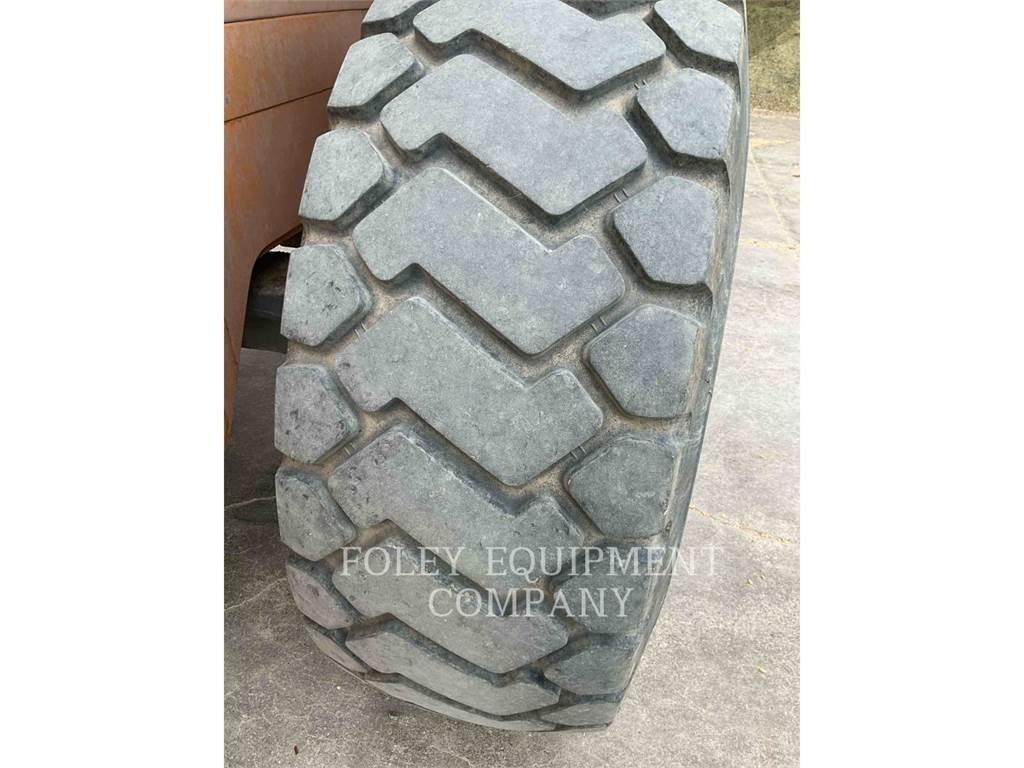 CASE 821F Rataslaadurid