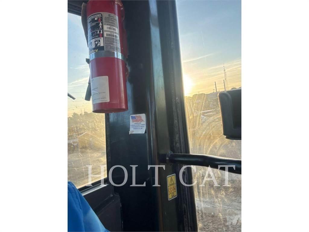 CAT 140 AWD Greiderid