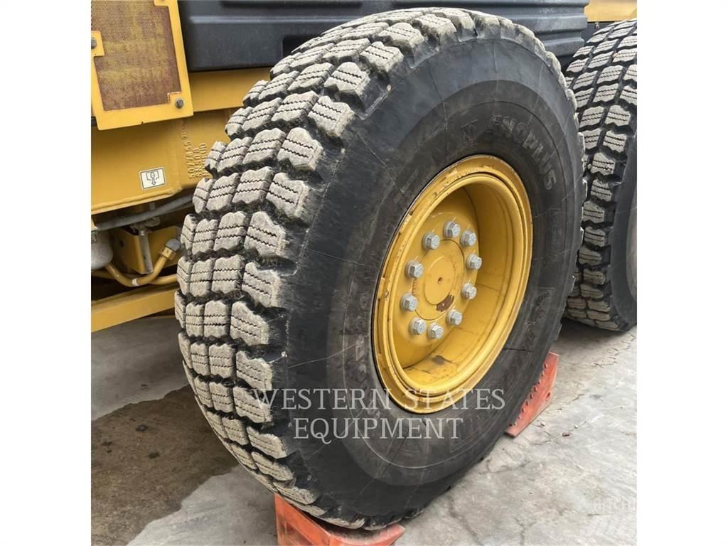 CAT 140 AWD Greiderid