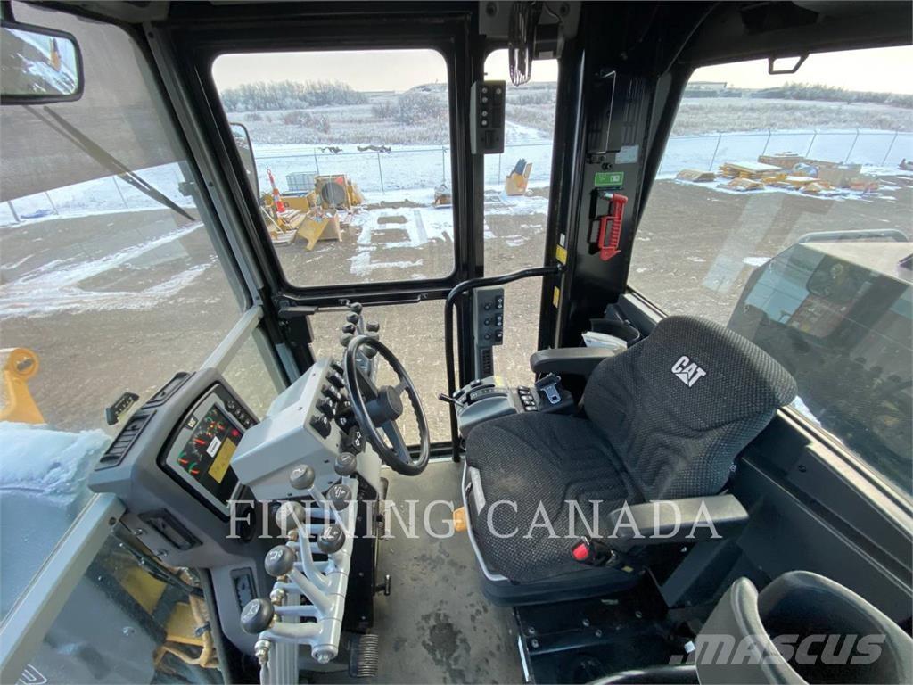 CAT 140M AWD Greiderid