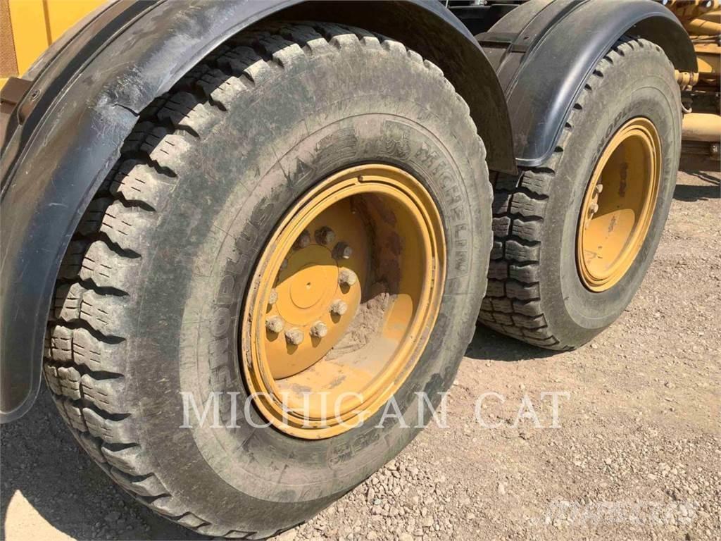 CAT 140M2 AWD Greiderid