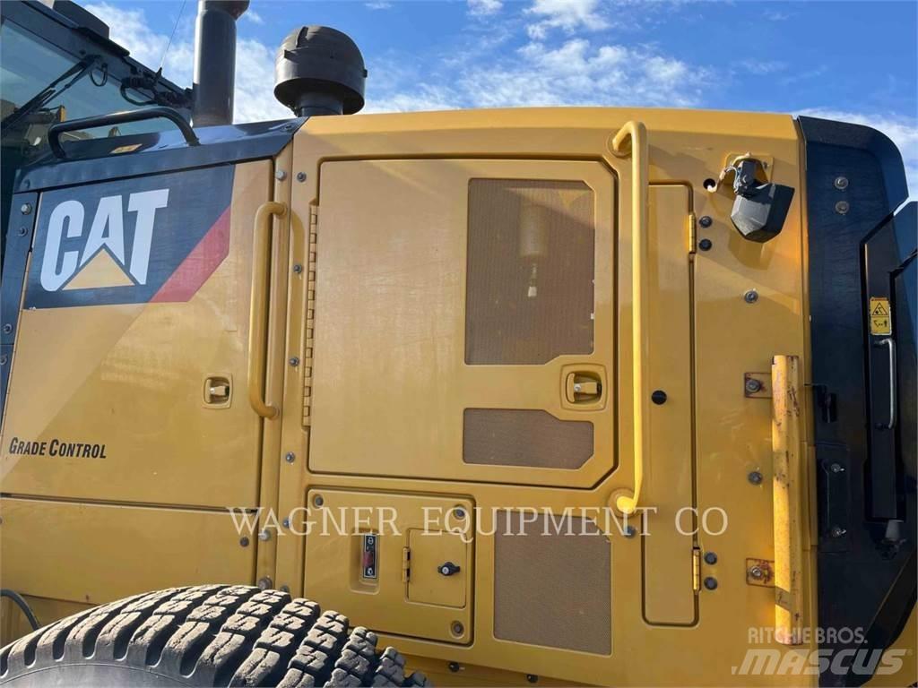 CAT 140M3 AWD Greiderid
