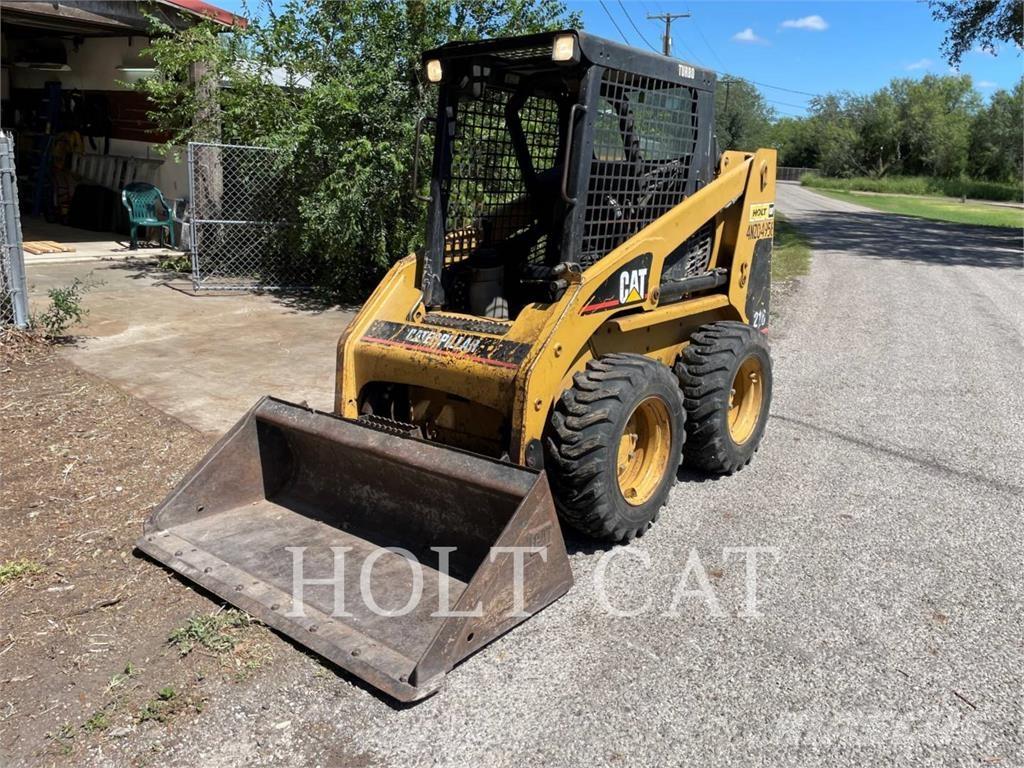 CAT 216 Kompaktlaadurid