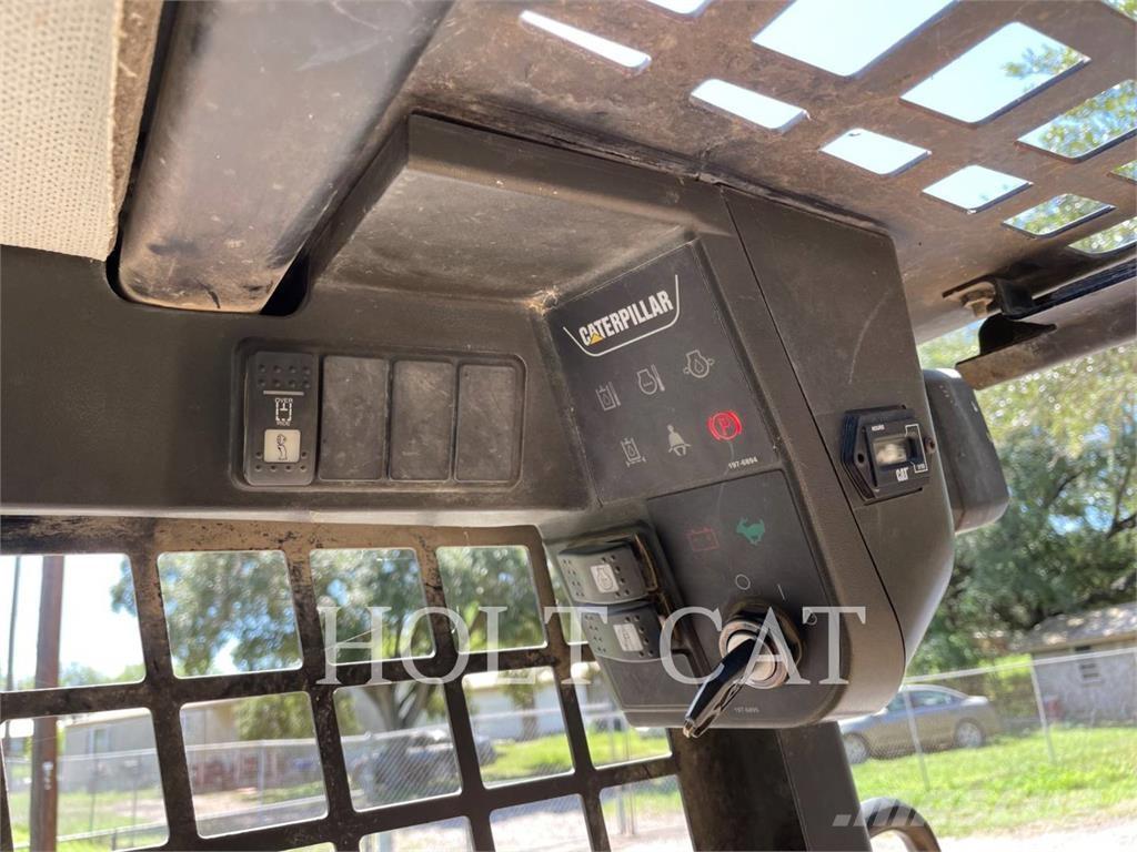 CAT 216 Kompaktlaadurid