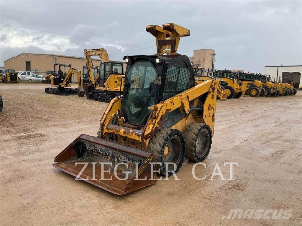 CAT 226D Kompaktlaadurid