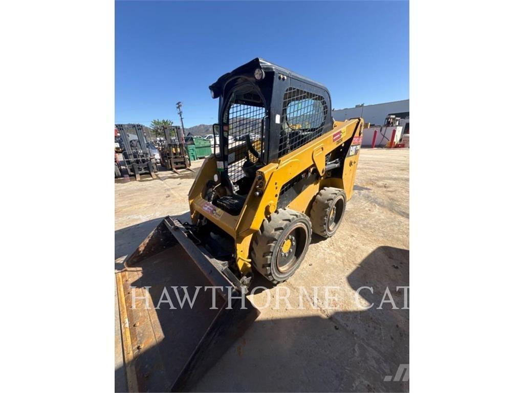CAT 226D Kompaktlaadurid