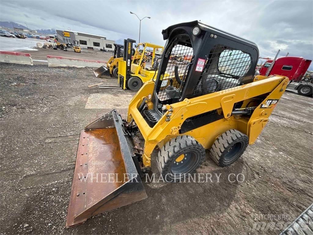 CAT 226D C1-H2 Kompaktlaadurid