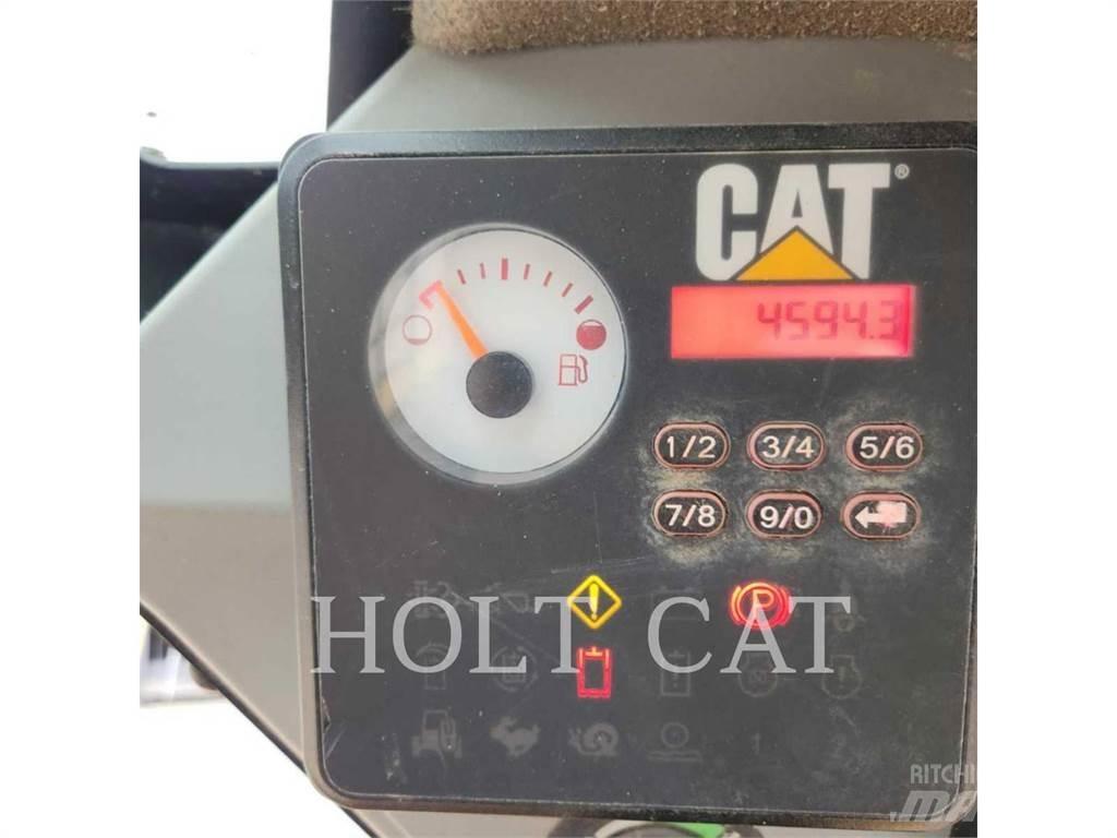 CAT 232D Kompaktlaadurid