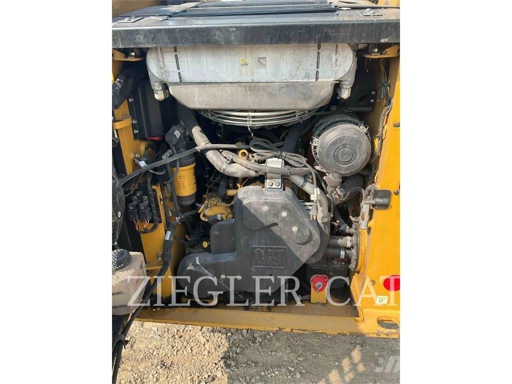 CAT 232D3 Kompaktlaadurid