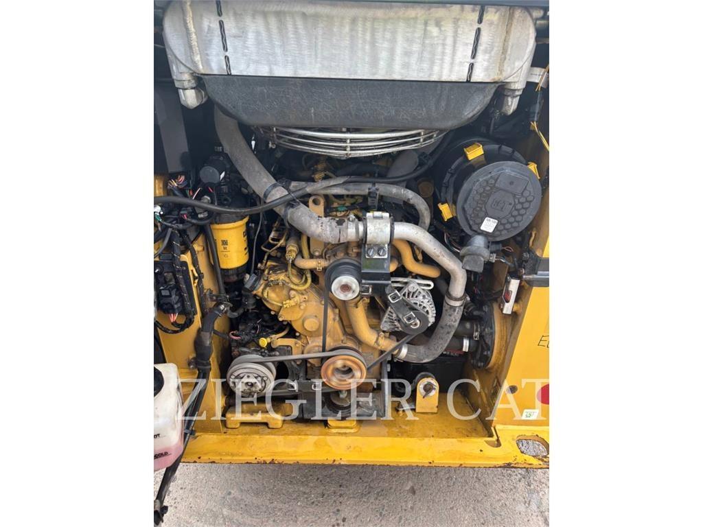 CAT 232D3 Kompaktlaadurid