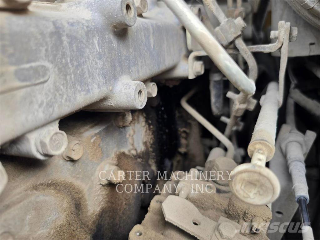 CAT 236B Kompaktlaadurid