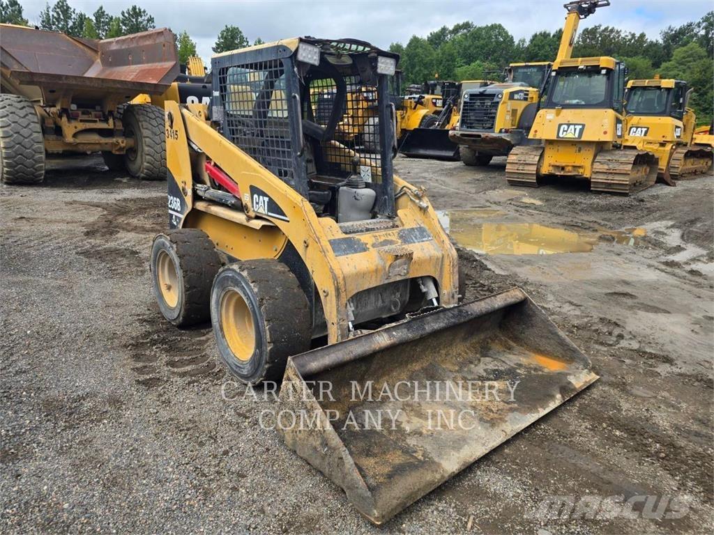 CAT 236B Kompaktlaadurid