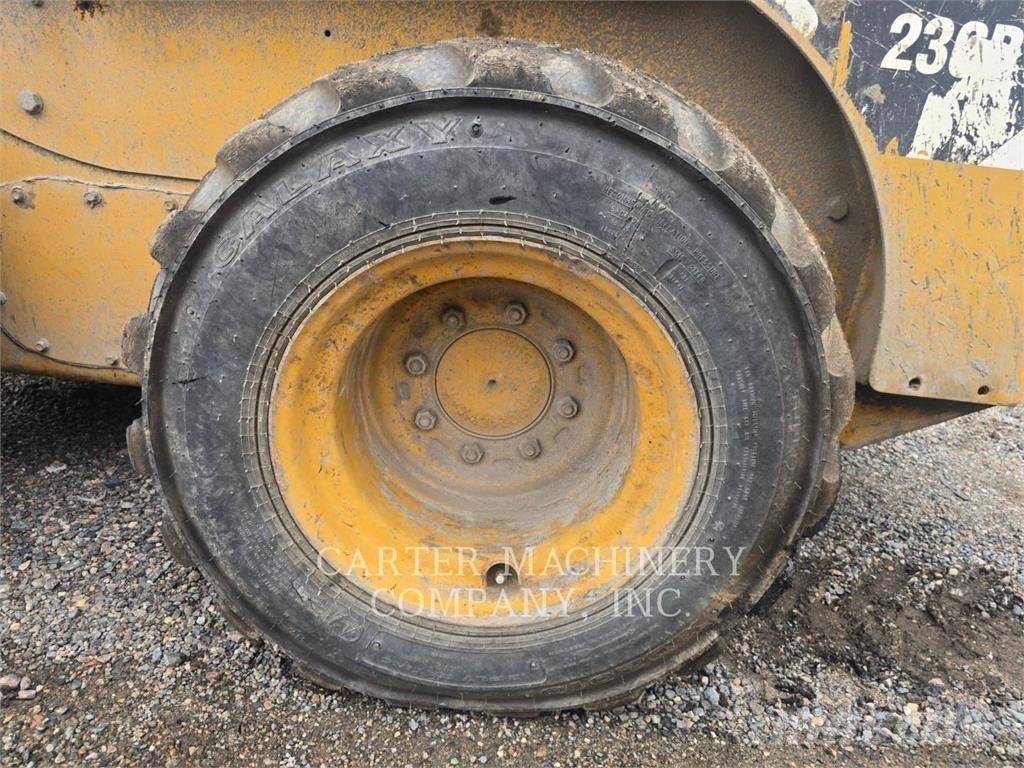 CAT 236B3 Kompaktlaadurid