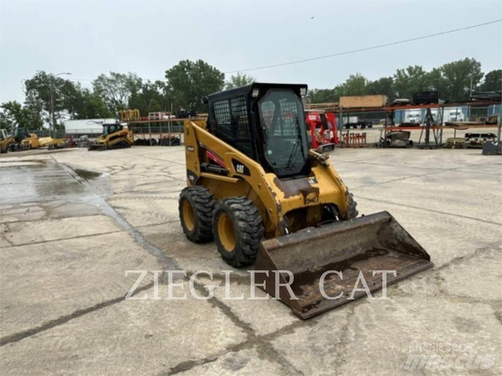 CAT 236B3 Kompaktlaadurid
