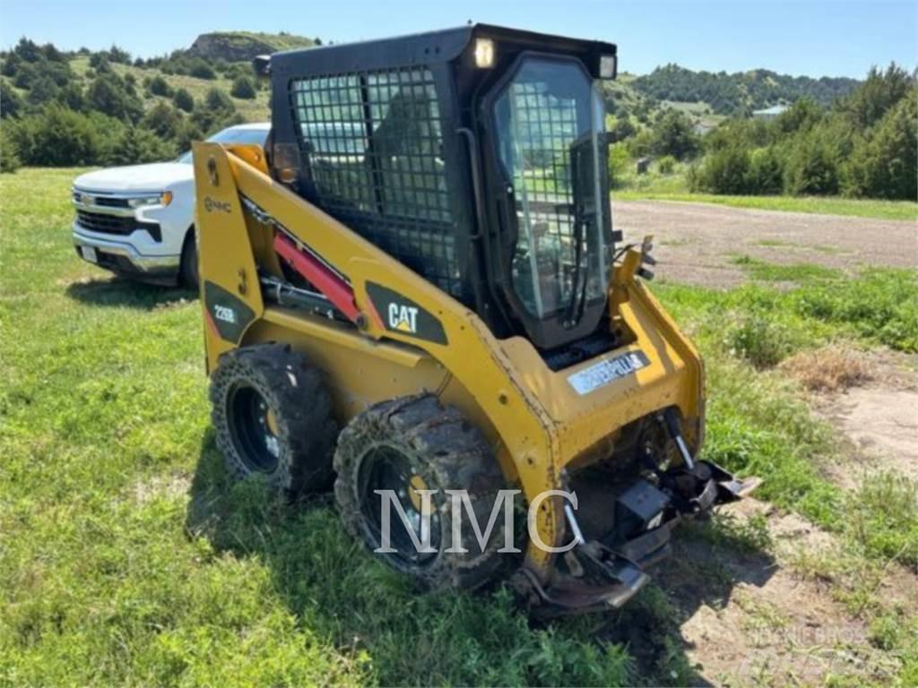 CAT 236B3 Kompaktlaadurid