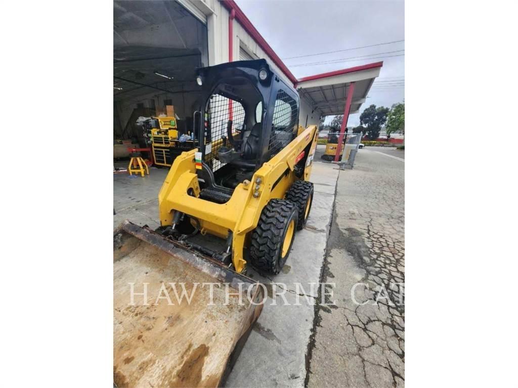 CAT 236D Kompaktlaadurid