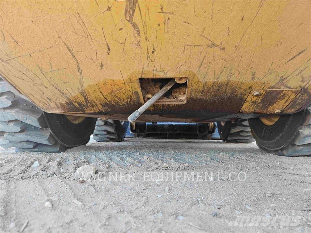 CAT 236D3 Kompaktlaadurid