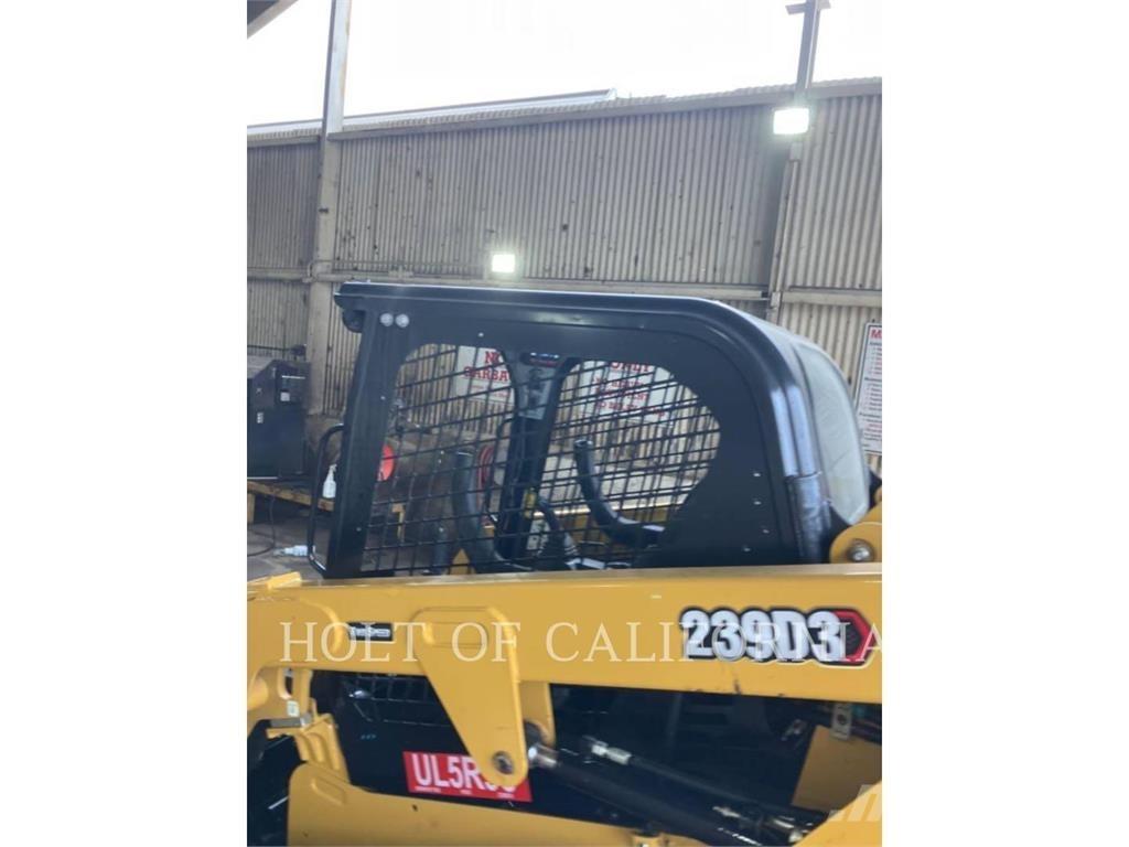 CAT 239D3 Kompaktlaadurid