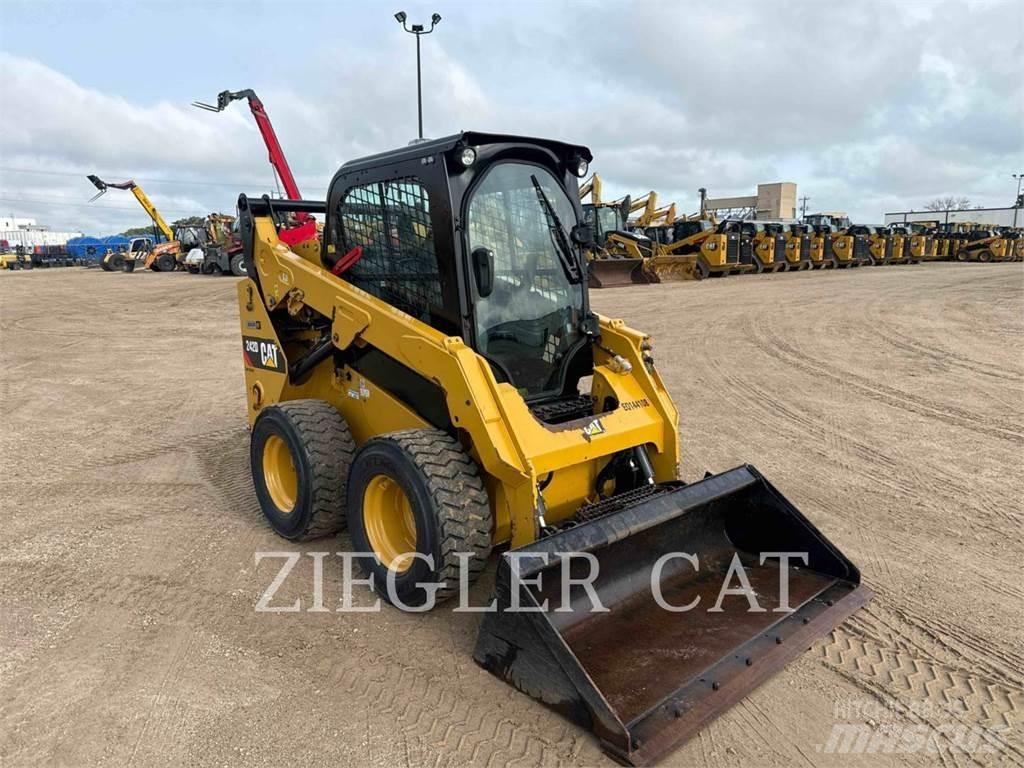 CAT 242D Kompaktlaadurid