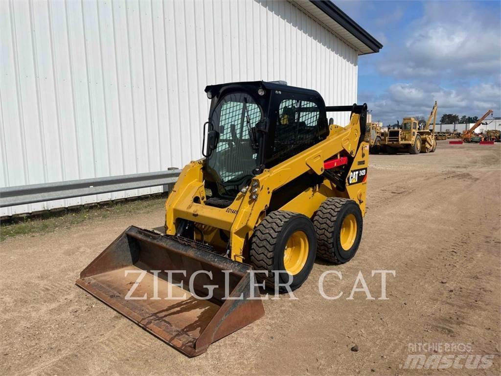 CAT 242D Kompaktlaadurid