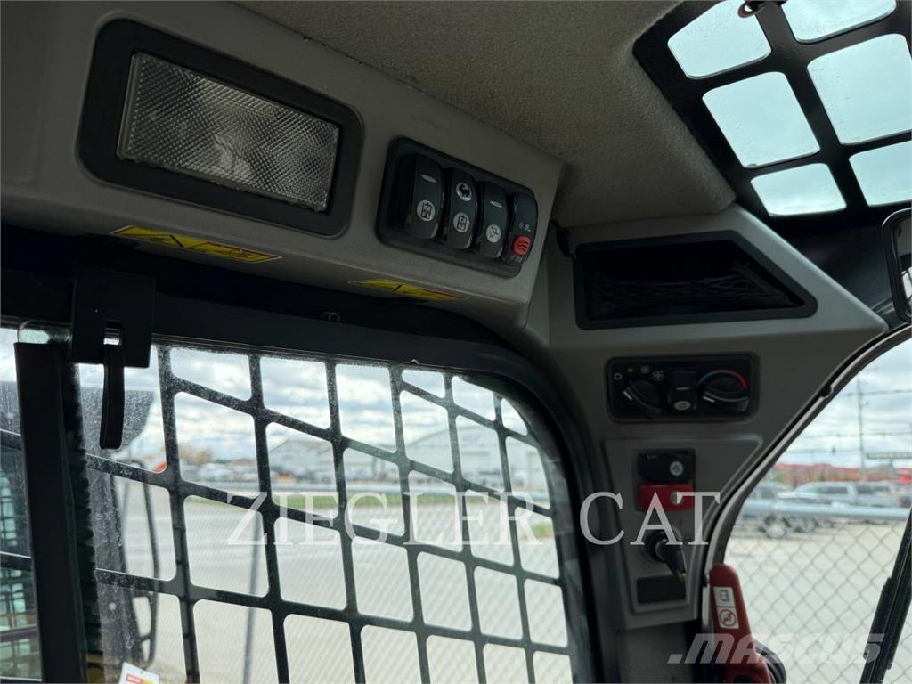 CAT 242D Kompaktlaadurid