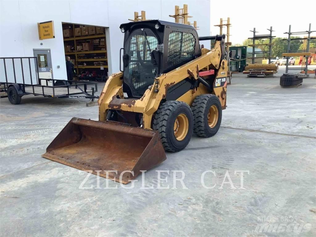 CAT 242D Kompaktlaadurid