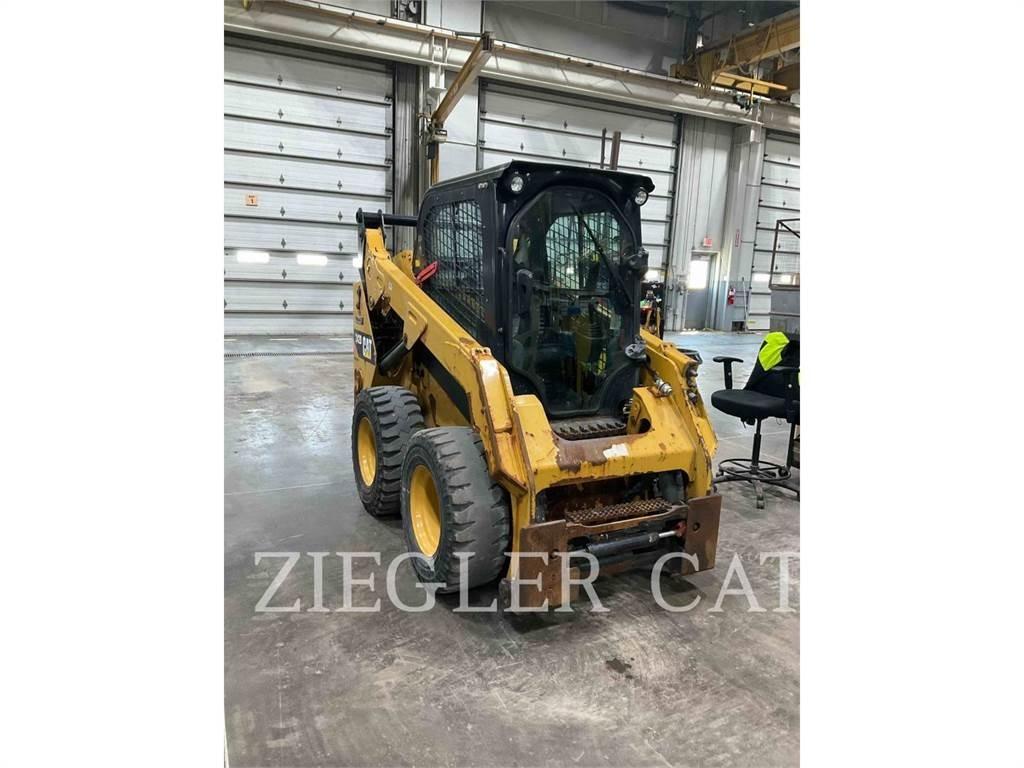 CAT 242D Kompaktlaadurid