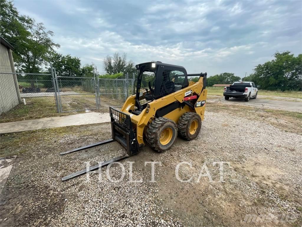 CAT 242D Kompaktlaadurid